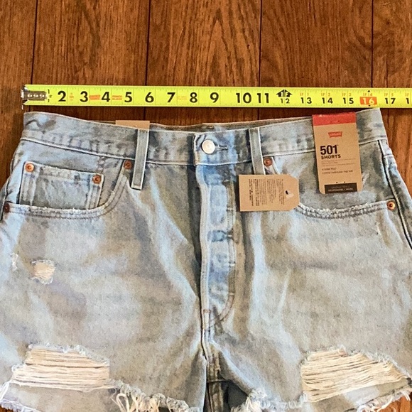 Levi’s original 501, high rise, button fly, light wash cutoff denim jean shorts - Picture 11 of 15